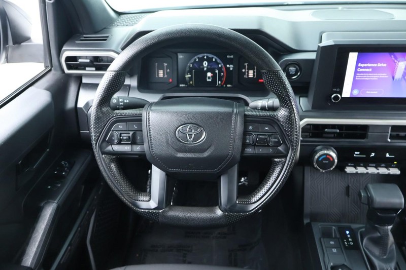 Toyota Tacoma 2WD Vehicle Full-screen Gallery Image 24