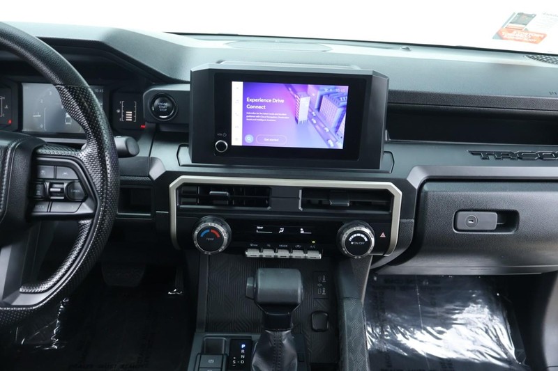 Toyota Tacoma 2WD Vehicle Full-screen Gallery Image 25