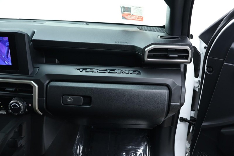 Toyota Tacoma 2WD Vehicle Full-screen Gallery Image 26