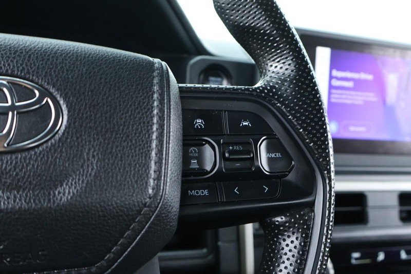 Toyota Tacoma 2WD Vehicle Full-screen Gallery Image 29