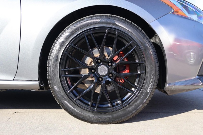 Nissan Altima Vehicle Full-screen Gallery Image 13