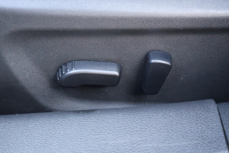 Nissan Altima Vehicle Full-screen Gallery Image 17