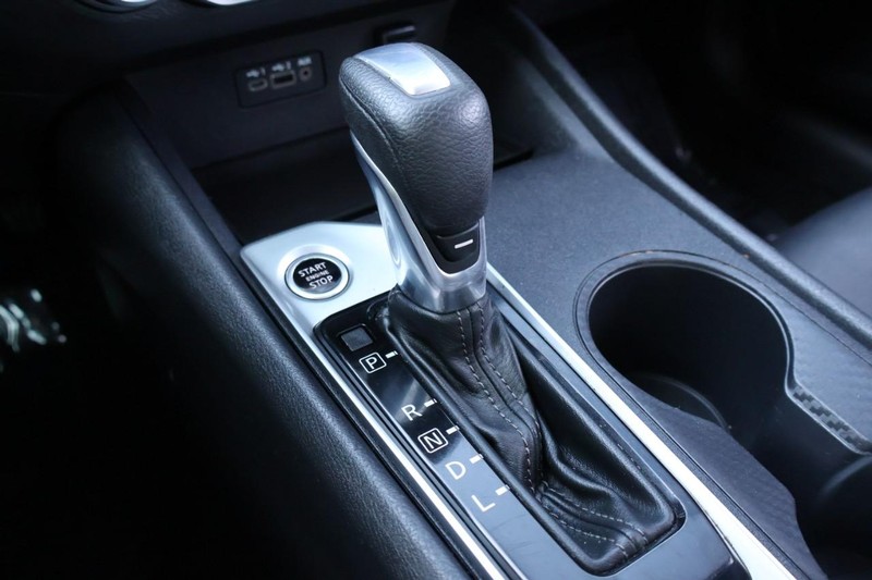 Nissan Altima Vehicle Full-screen Gallery Image 33