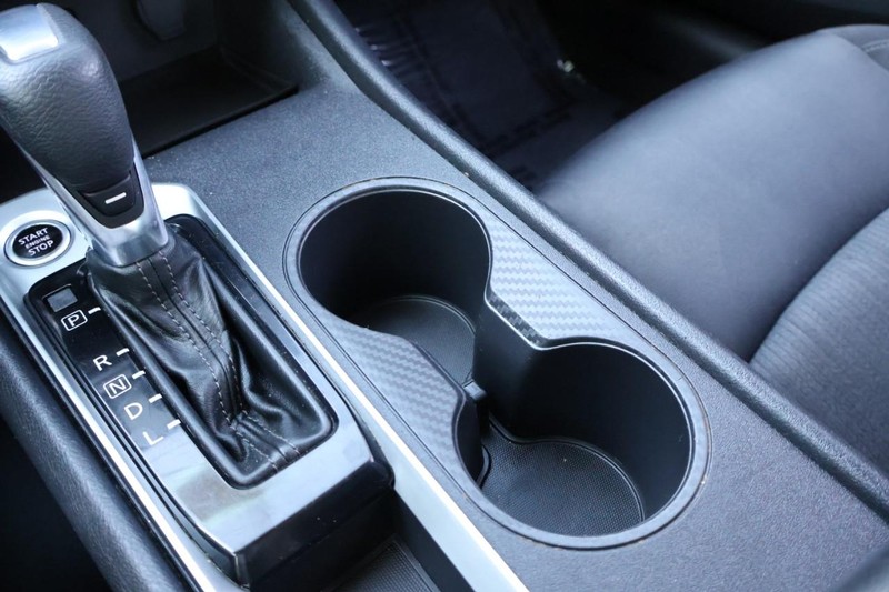 Nissan Altima Vehicle Full-screen Gallery Image 35