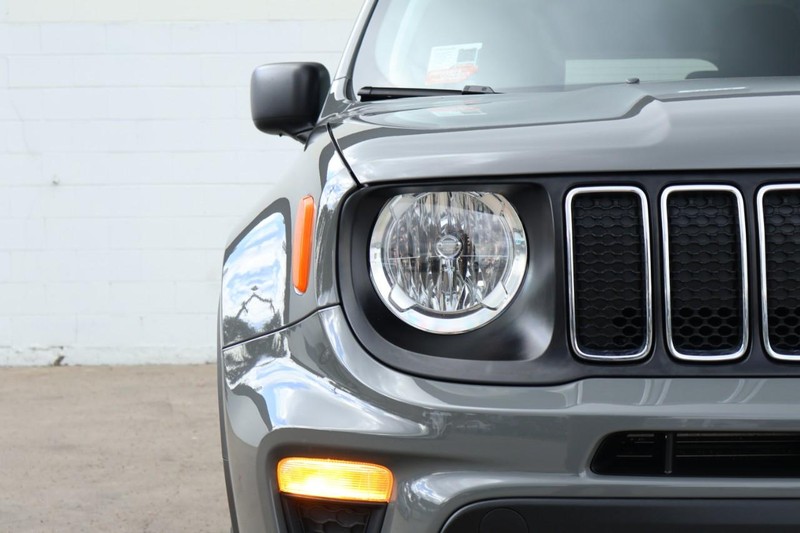 Jeep Renegade Vehicle Full-screen Gallery Image 03