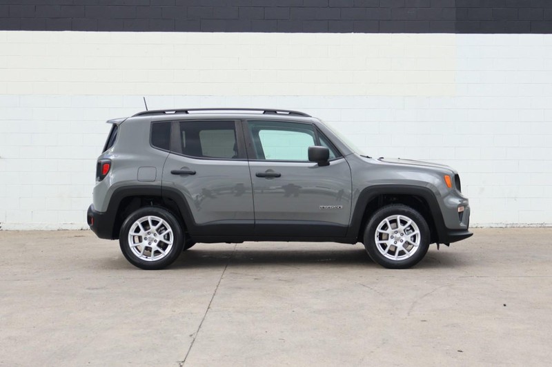 Jeep Renegade Vehicle Full-screen Gallery Image 04