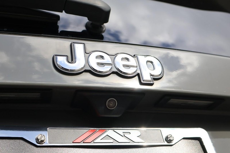 Jeep Renegade Vehicle Full-screen Gallery Image 08