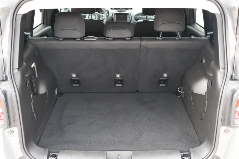 Jeep Renegade Vehicle Full-screen Gallery Image 09