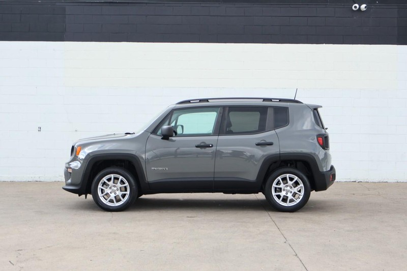 Jeep Renegade Vehicle Full-screen Gallery Image 11