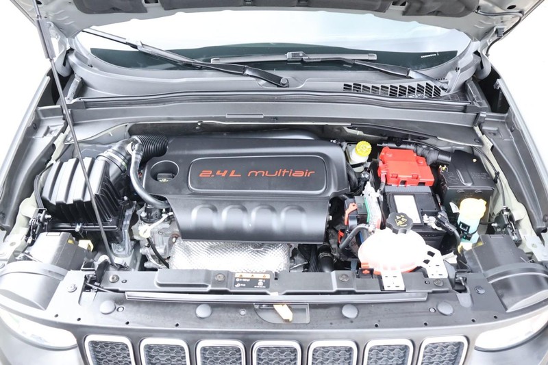 Jeep Renegade Vehicle Full-screen Gallery Image 13