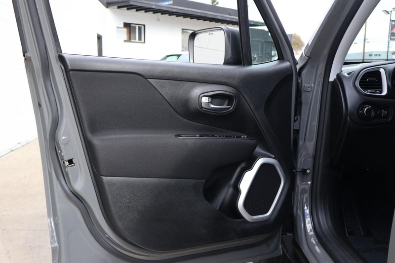 Jeep Renegade Vehicle Full-screen Gallery Image 15