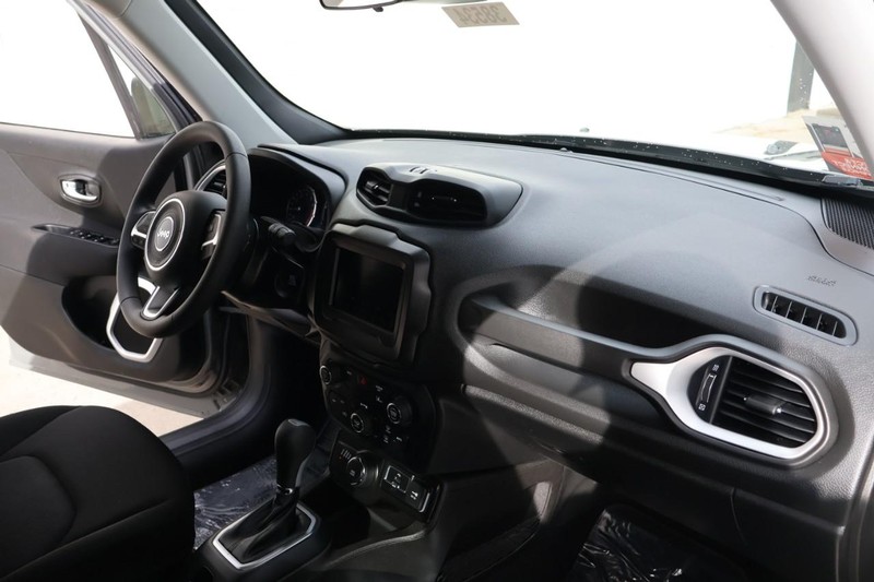 Jeep Renegade Vehicle Full-screen Gallery Image 20