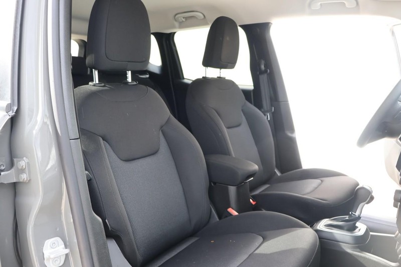 Jeep Renegade Vehicle Full-screen Gallery Image 21