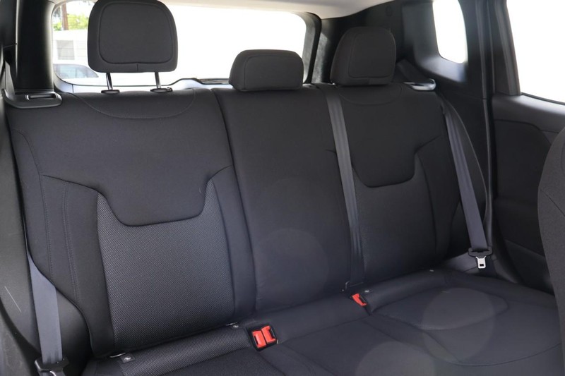 Jeep Renegade Vehicle Full-screen Gallery Image 22