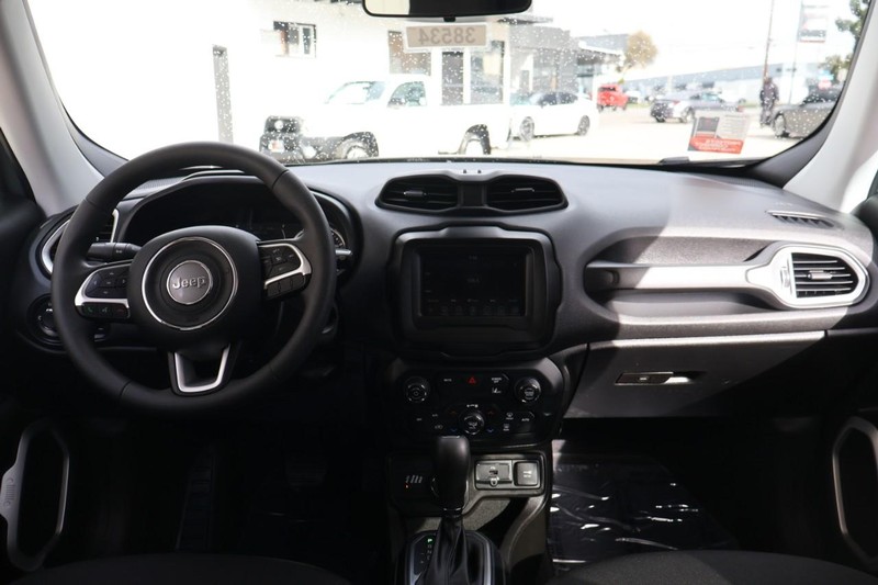 Jeep Renegade Vehicle Full-screen Gallery Image 23