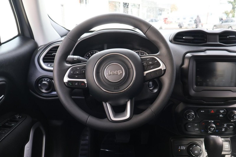 Jeep Renegade Vehicle Full-screen Gallery Image 25