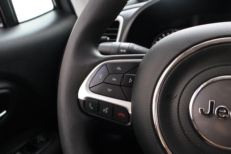 Jeep Renegade Vehicle Full-screen Gallery Image 26