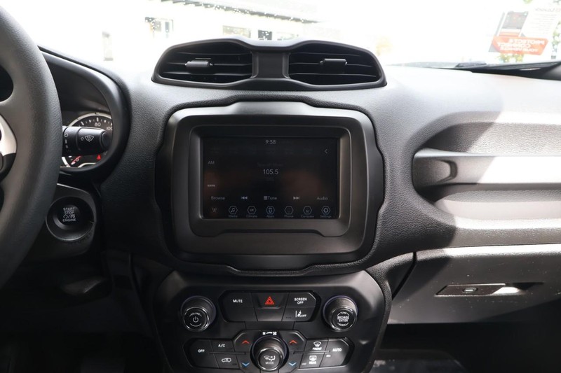 Jeep Renegade Vehicle Full-screen Gallery Image 29