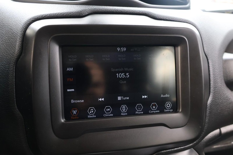 Jeep Renegade Vehicle Full-screen Gallery Image 30