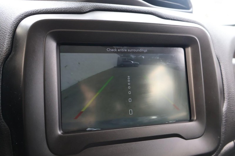 Jeep Renegade Vehicle Full-screen Gallery Image 31