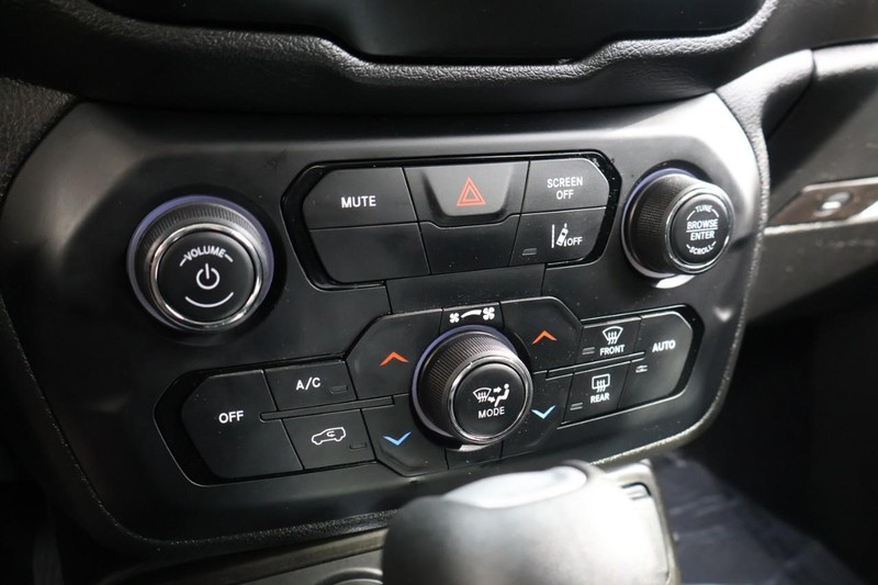 Jeep Renegade Vehicle Full-screen Gallery Image 32