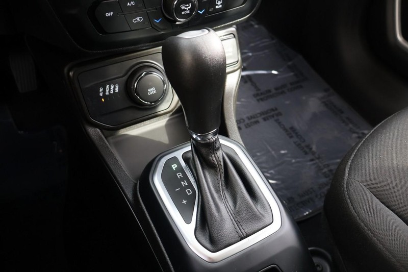 Jeep Renegade Vehicle Full-screen Gallery Image 33