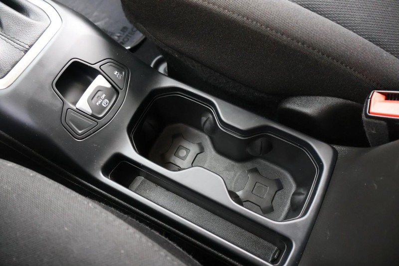 Jeep Renegade Vehicle Full-screen Gallery Image 35