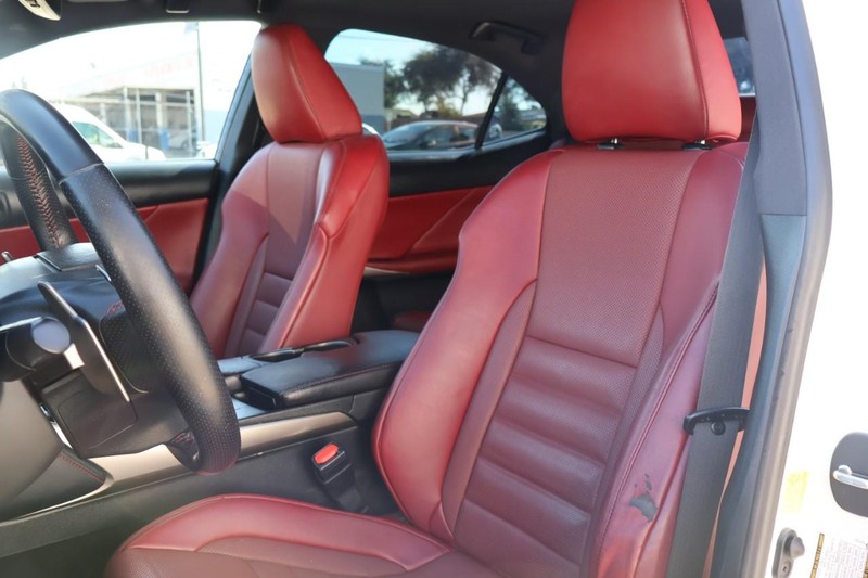 Lexus IS 300 Vehicle Full-screen Gallery Image 20