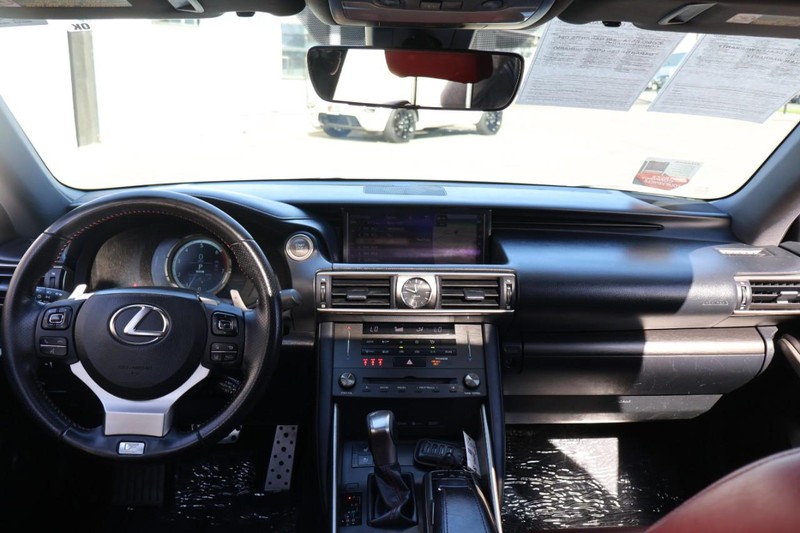 Lexus IS 300 Vehicle Full-screen Gallery Image 27