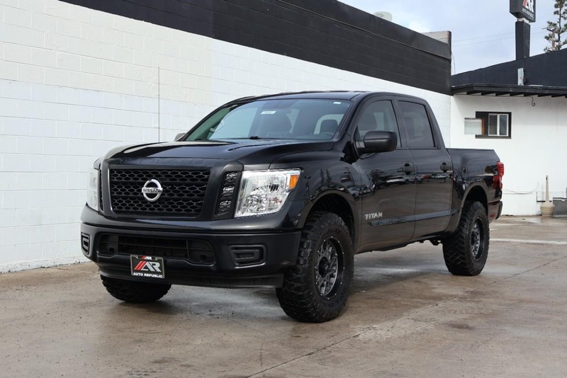 Nissan Titan Vehicle Full-screen Gallery Image 12