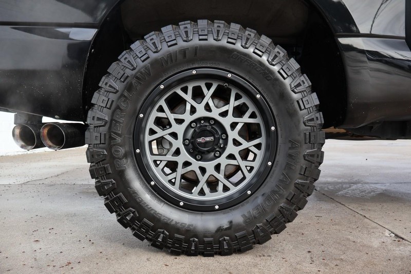 Nissan Titan Vehicle Full-screen Gallery Image 14