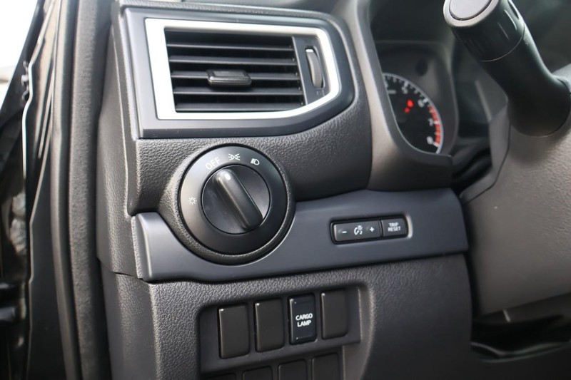 Nissan Titan Vehicle Full-screen Gallery Image 18