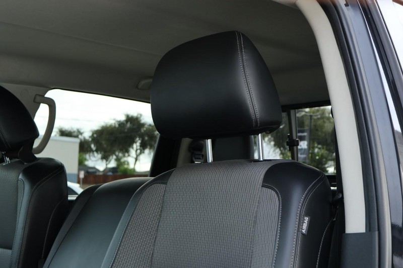 Nissan Titan Vehicle Full-screen Gallery Image 20