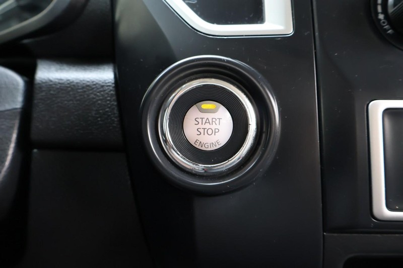 Nissan Titan Vehicle Full-screen Gallery Image 29