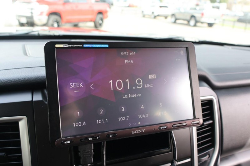 Nissan Titan Vehicle Full-screen Gallery Image 31