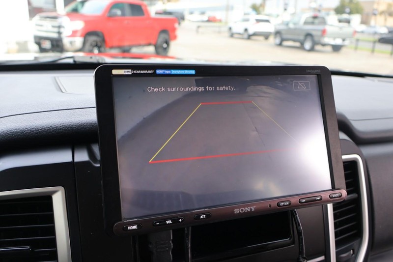 Nissan Titan Vehicle Full-screen Gallery Image 32