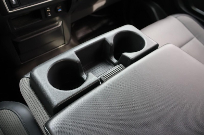 Nissan Titan Vehicle Full-screen Gallery Image 34