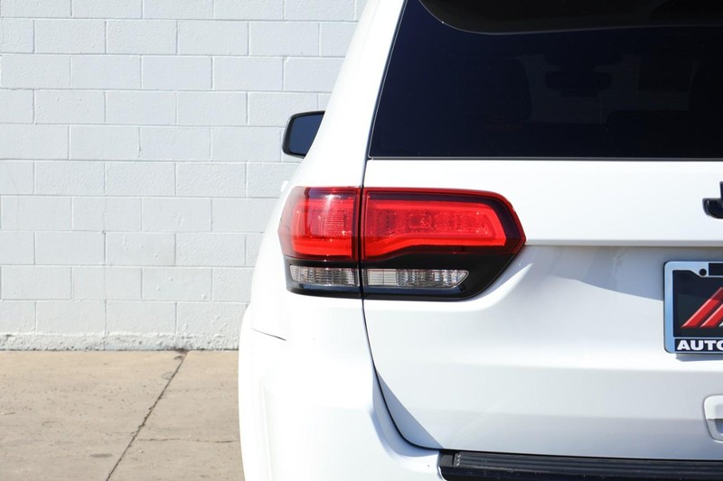 Jeep Grand Cherokee Vehicle Full-screen Gallery Image 07