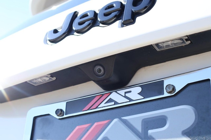 Jeep Grand Cherokee Vehicle Full-screen Gallery Image 08