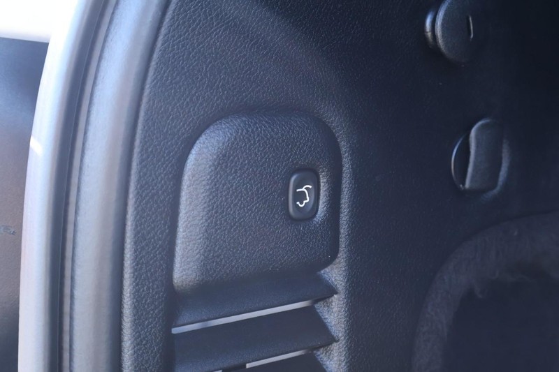 Jeep Grand Cherokee Vehicle Full-screen Gallery Image 10