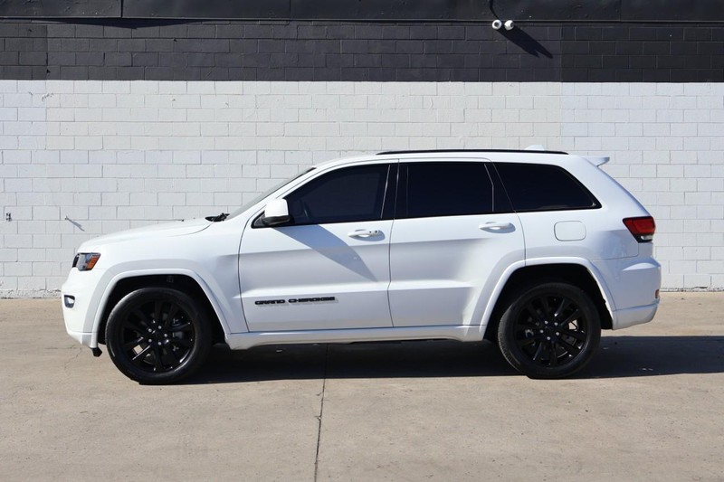 Jeep Grand Cherokee Vehicle Full-screen Gallery Image 12