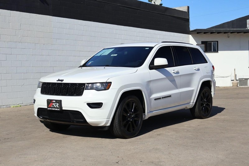 Jeep Grand Cherokee Vehicle Full-screen Gallery Image 13