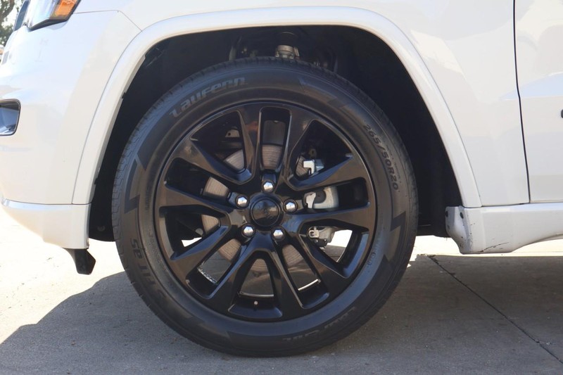 Jeep Grand Cherokee Vehicle Full-screen Gallery Image 15