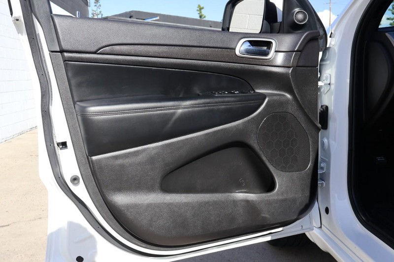 Jeep Grand Cherokee Vehicle Full-screen Gallery Image 16