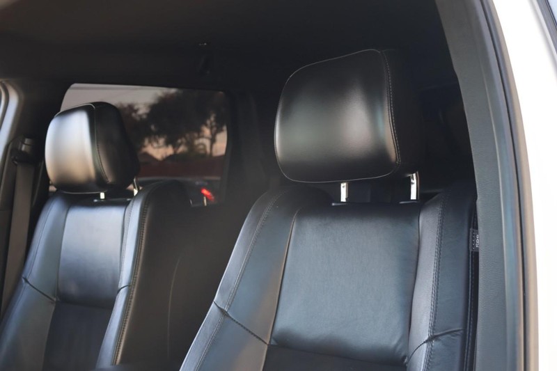 Jeep Grand Cherokee Vehicle Full-screen Gallery Image 21