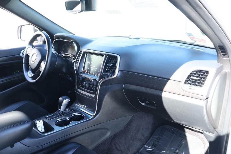 Jeep Grand Cherokee Vehicle Full-screen Gallery Image 22