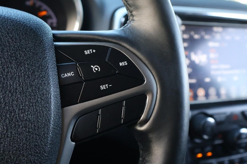 Jeep Grand Cherokee Vehicle Full-screen Gallery Image 29