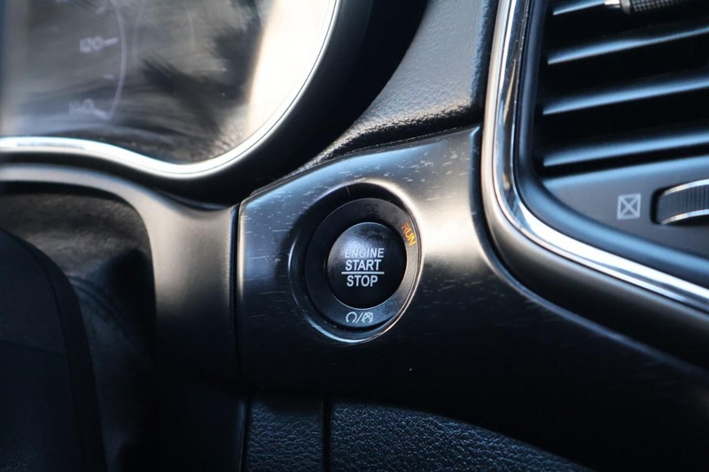 Jeep Grand Cherokee Vehicle Full-screen Gallery Image 30