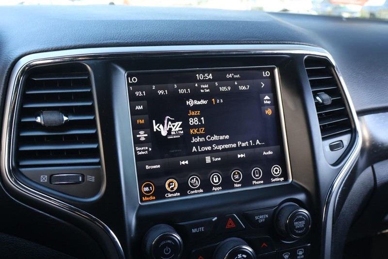 Jeep Grand Cherokee Vehicle Full-screen Gallery Image 32