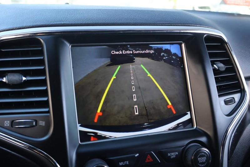 Jeep Grand Cherokee Vehicle Full-screen Gallery Image 33